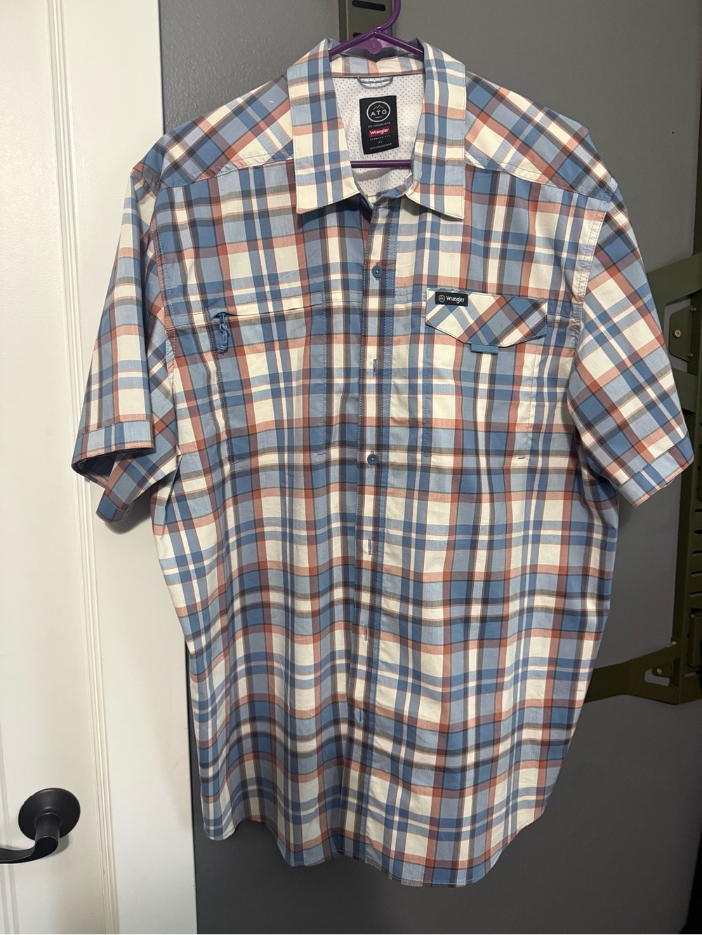 Wrangler Short-Sleeve Plaid Button-Down Shirt in Blue, Brown & White